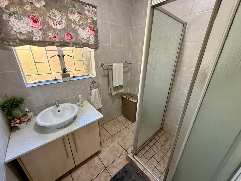 5 Bedroom Property for Sale in Wierda Park Gauteng