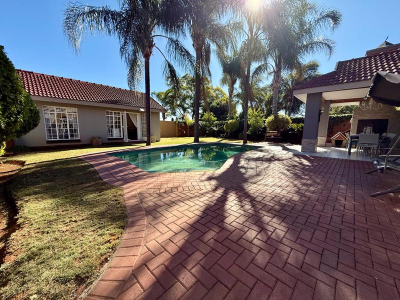 5 Bedroom Property for Sale in Wierda Park Gauteng