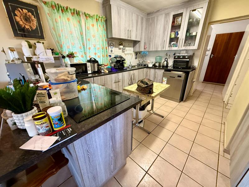 5 Bedroom Property for Sale in Wierda Park Gauteng