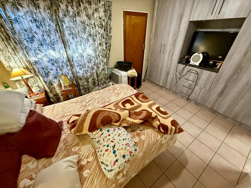 5 Bedroom Property for Sale in Wierda Park Gauteng
