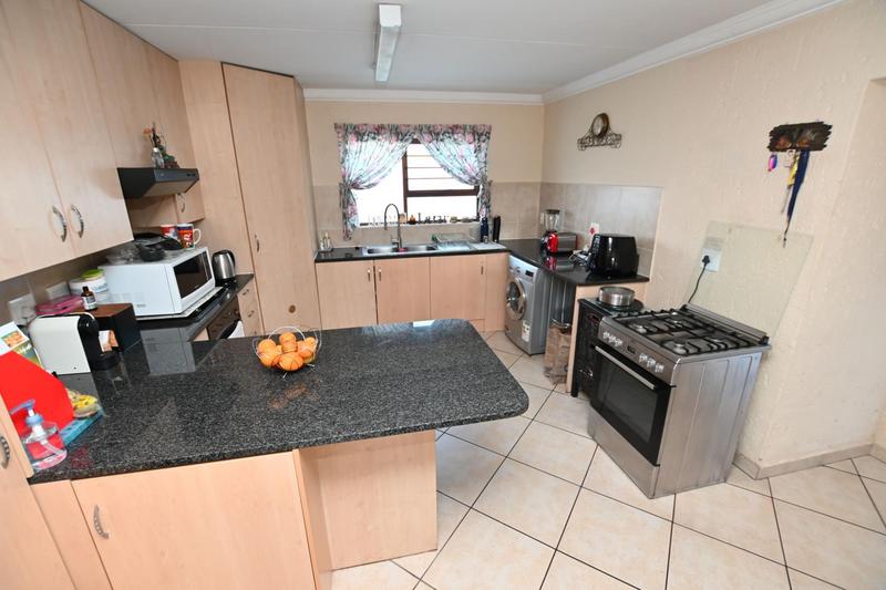 To Let 2 Bedroom Property for Rent in Paulshof Gauteng