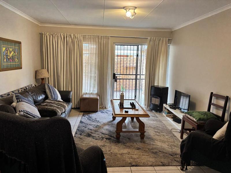 To Let 2 Bedroom Property for Rent in Eldoraigne Gauteng