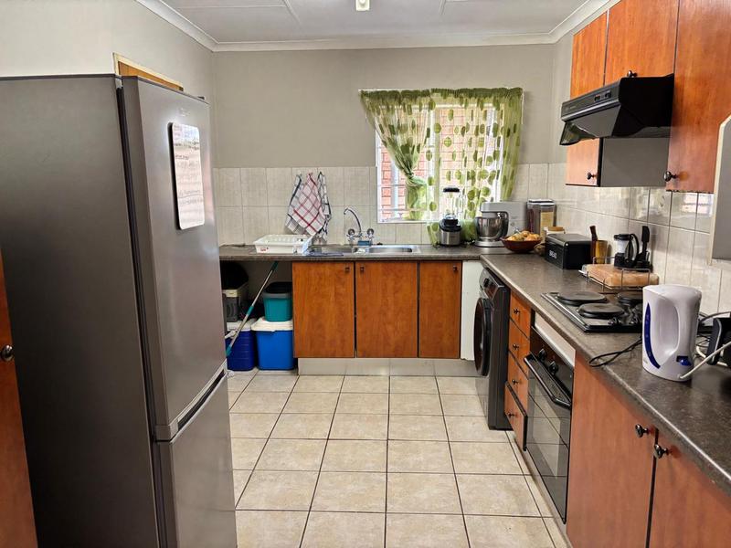 To Let 2 Bedroom Property for Rent in Eldoraigne Gauteng