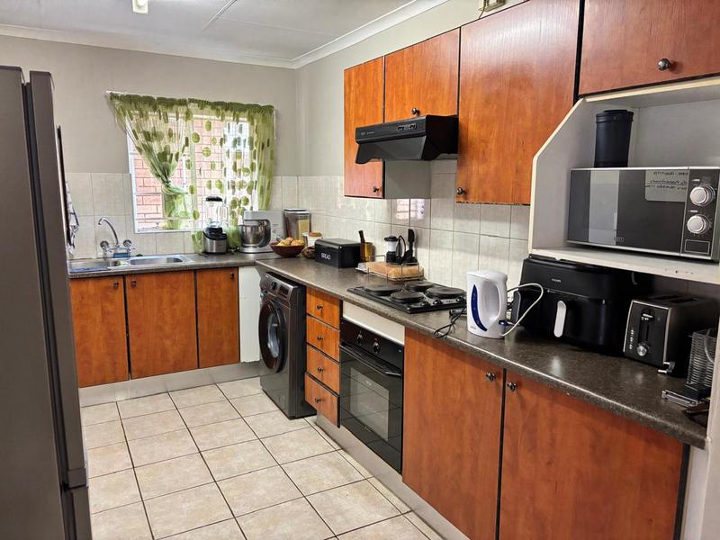 To Let 2 Bedroom Property for Rent in Eldoraigne Gauteng