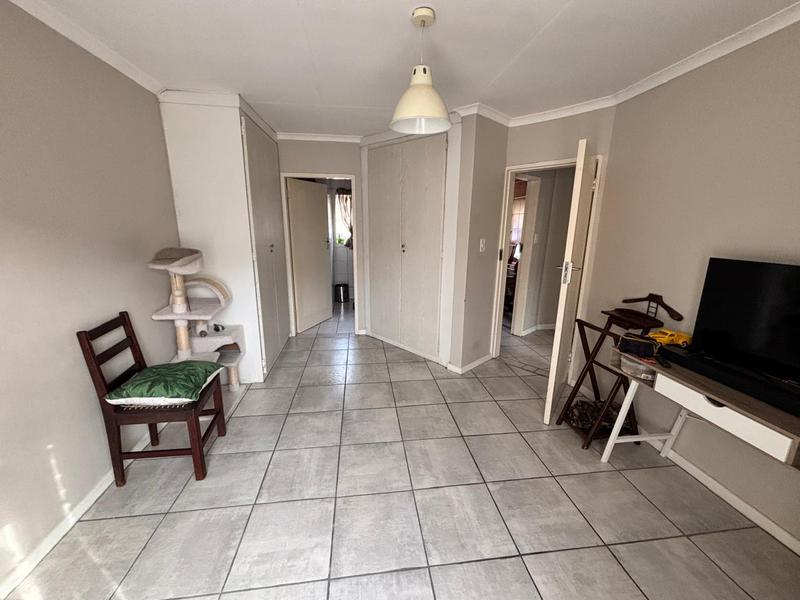 To Let 2 Bedroom Property for Rent in Eldoraigne Gauteng
