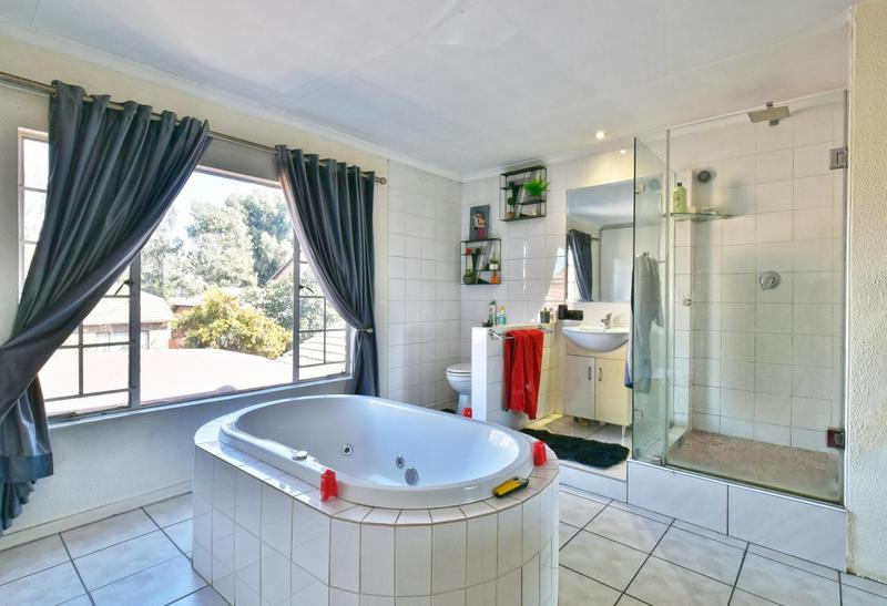 4 Bedroom Property for Sale in Weltevreden Park Gauteng