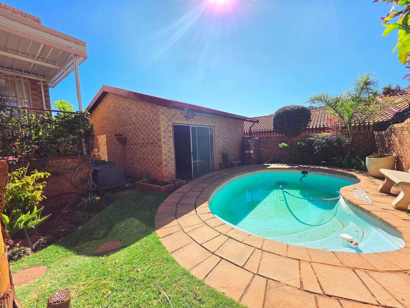 To Let 3 Bedroom Property for Rent in Roodekrans Gauteng