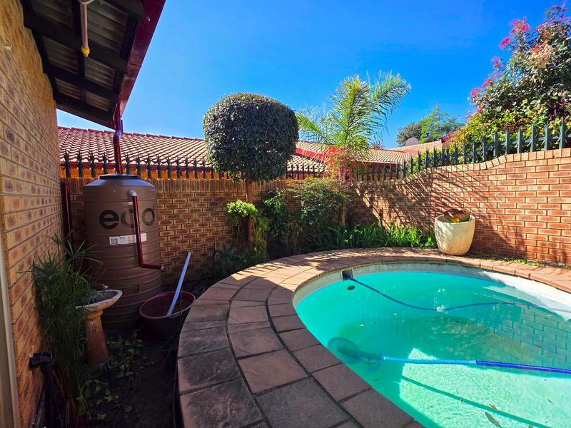 To Let 3 Bedroom Property for Rent in Roodekrans Gauteng