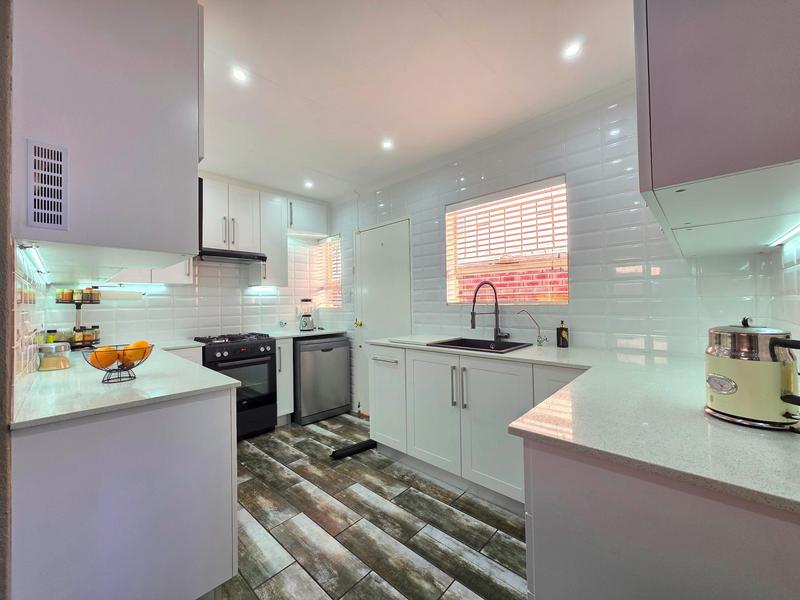 To Let 3 Bedroom Property for Rent in Roodekrans Gauteng