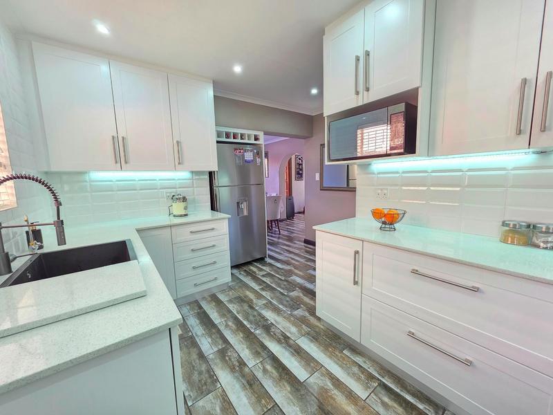 To Let 3 Bedroom Property for Rent in Roodekrans Gauteng