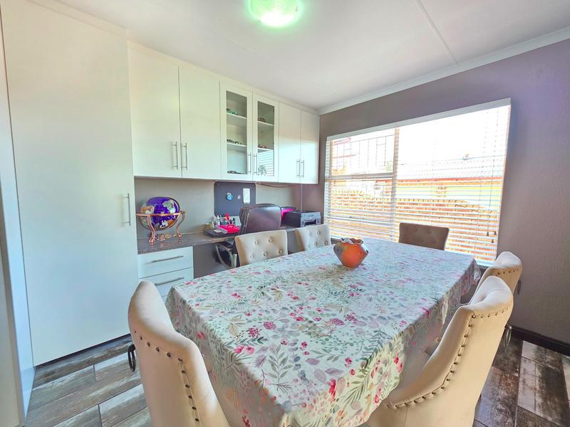 To Let 3 Bedroom Property for Rent in Roodekrans Gauteng
