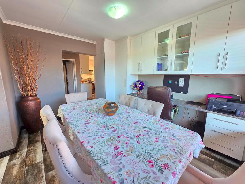 To Let 3 Bedroom Property for Rent in Roodekrans Gauteng