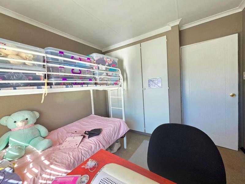 To Let 3 Bedroom Property for Rent in Roodekrans Gauteng