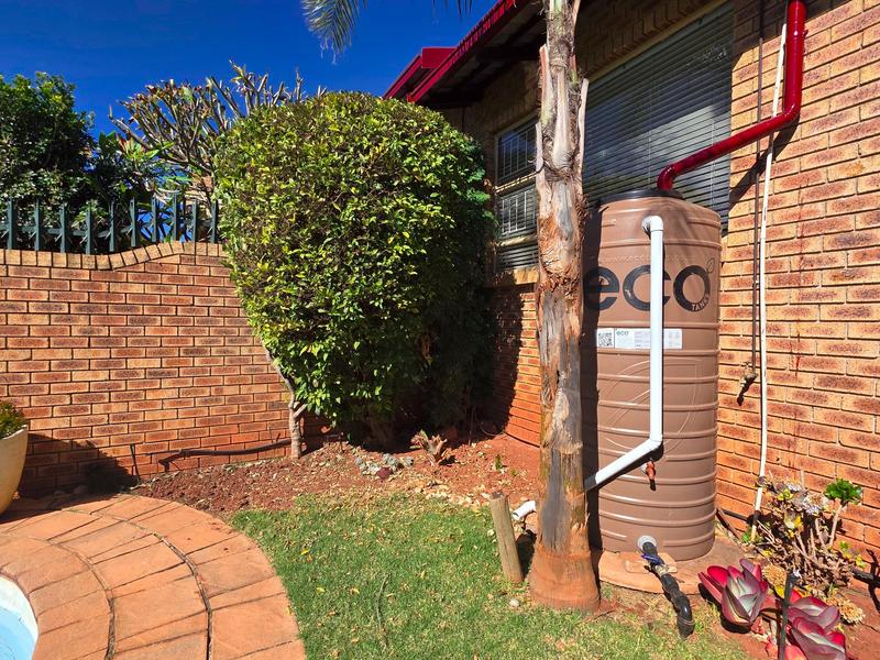 To Let 3 Bedroom Property for Rent in Roodekrans Gauteng