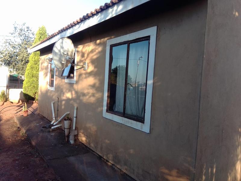 2 Bedroom Property for Sale in Refilwe Gauteng