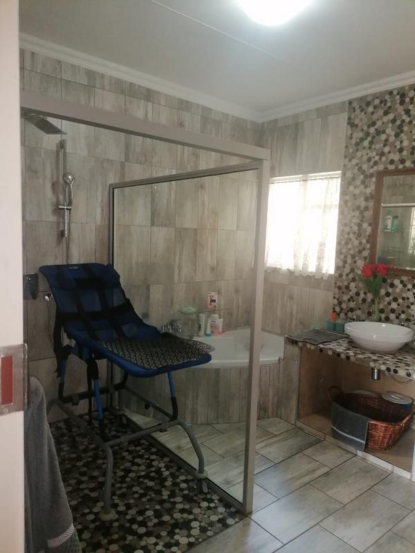 4 Bedroom Property for Sale in Florauna Gauteng