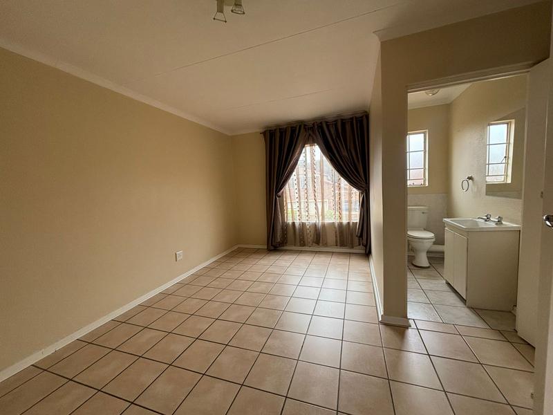 4 Bedroom Property for Sale in Allens Nek Gauteng
