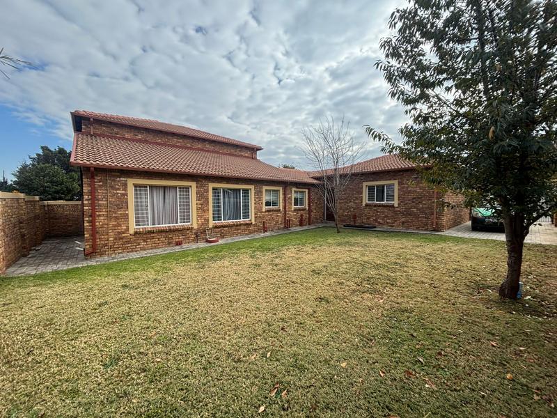 4 Bedroom Property for Sale in Allens Nek Gauteng