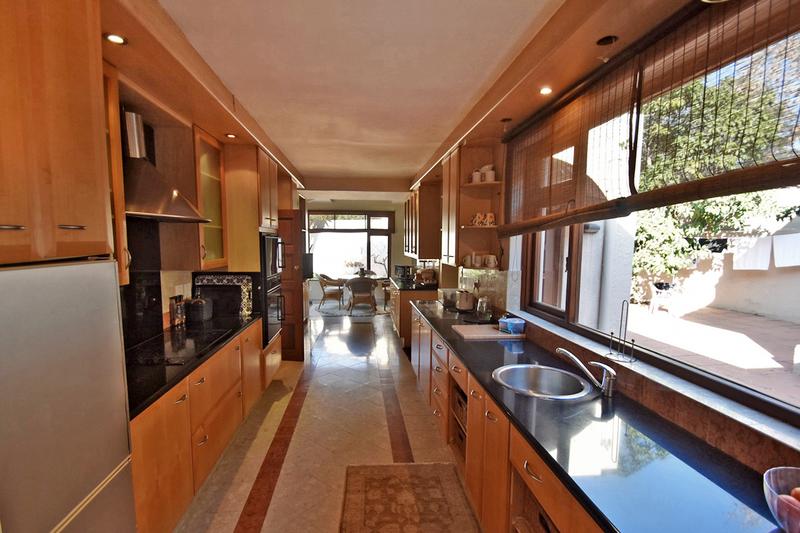 6 Bedroom Property for Sale in Hurlingham Gauteng