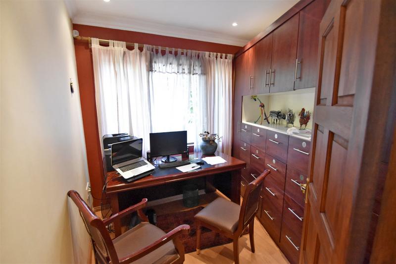 6 Bedroom Property for Sale in Hurlingham Gauteng