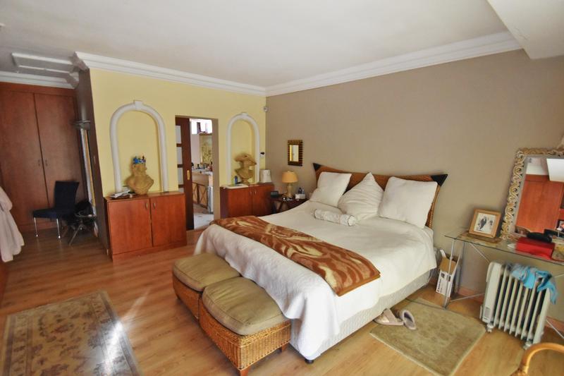 6 Bedroom Property for Sale in Hurlingham Gauteng