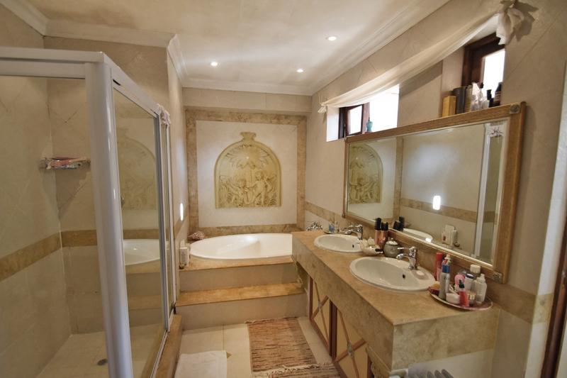 6 Bedroom Property for Sale in Hurlingham Gauteng