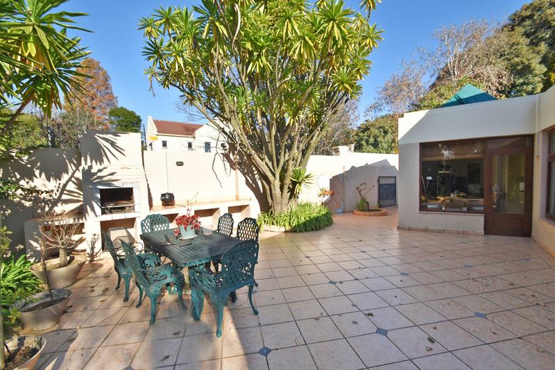 6 Bedroom Property for Sale in Hurlingham Gauteng