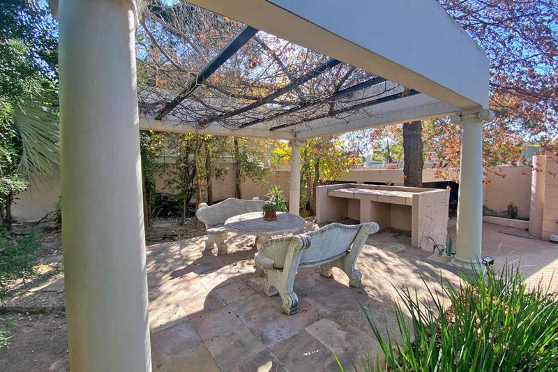 6 Bedroom Property for Sale in Hurlingham Gauteng