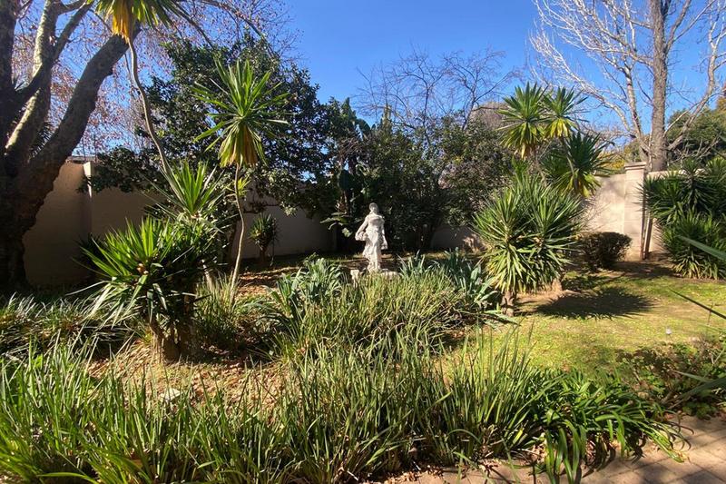 6 Bedroom Property for Sale in Hurlingham Gauteng