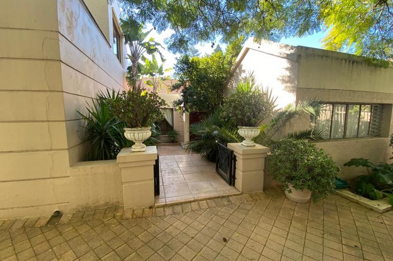 6 Bedroom Property for Sale in Hurlingham Gauteng