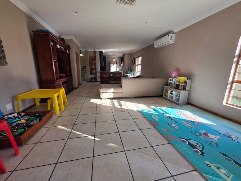 4 Bedroom Property for Sale in Sunninghill Gauteng