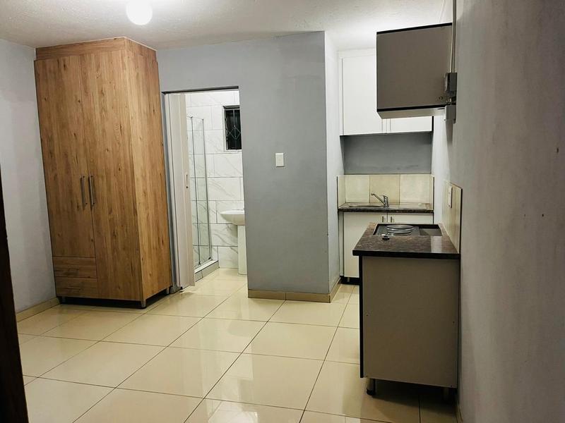 To Let 2 Bedroom Property for Rent in Clayville Gauteng