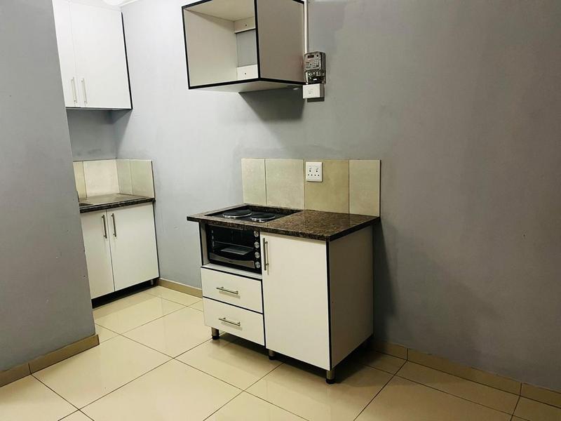 To Let 2 Bedroom Property for Rent in Clayville Gauteng