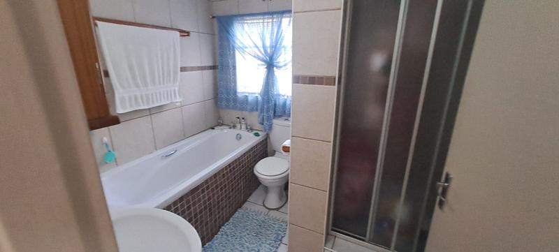 3 Bedroom Property for Sale in Groeneweide Gauteng