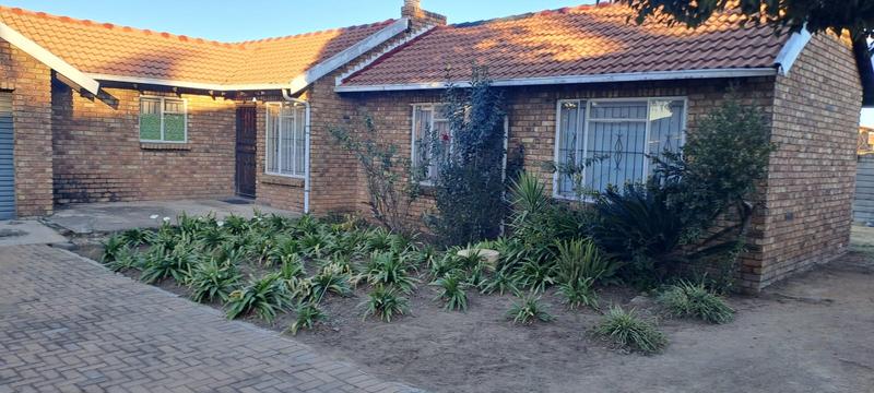 5 Bedroom Property for Sale in Windmill Park Gauteng