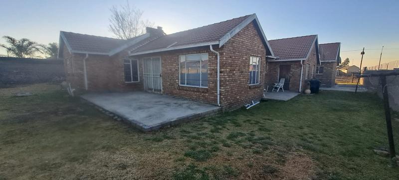 5 Bedroom Property for Sale in Windmill Park Gauteng