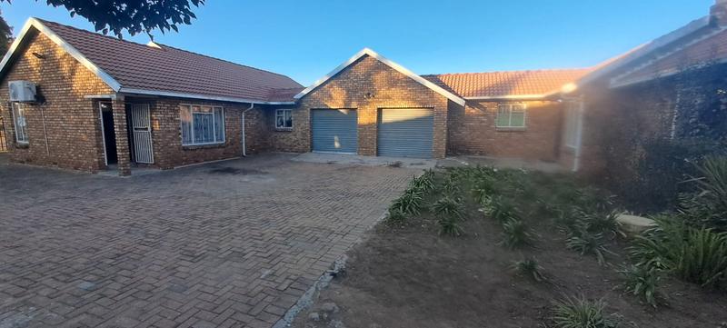 5 Bedroom Property for Sale in Windmill Park Gauteng