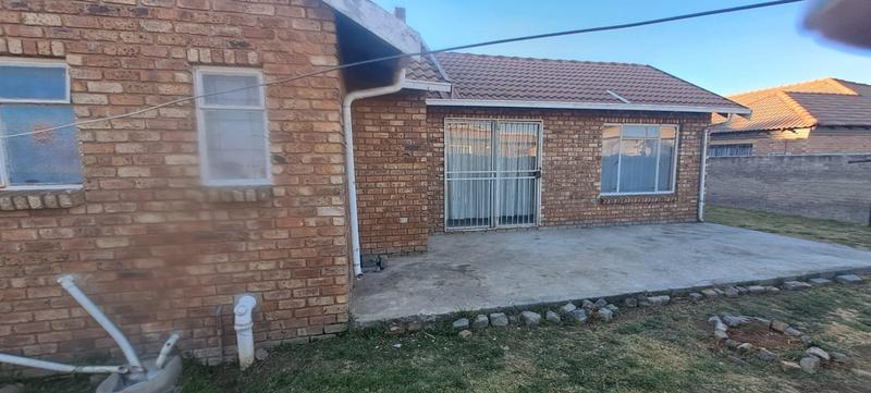 5 Bedroom Property for Sale in Windmill Park Gauteng