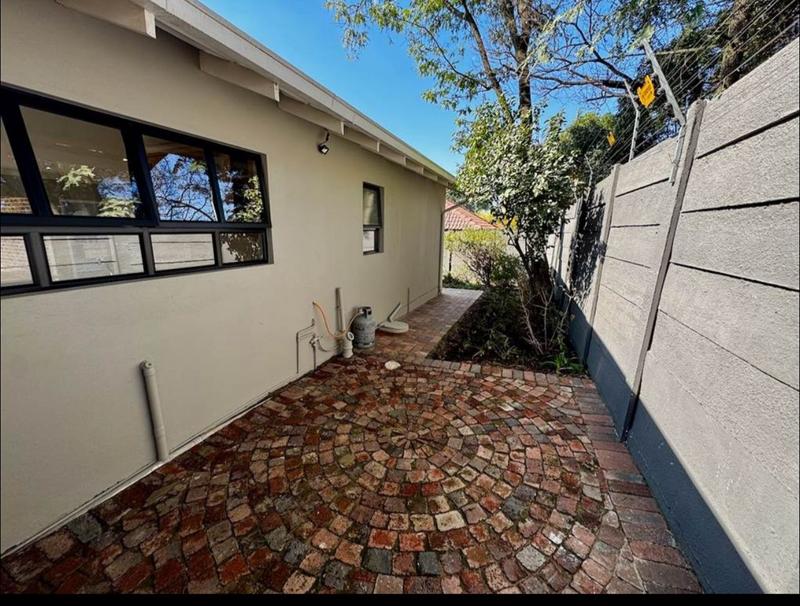 To Let 3 Bedroom Property for Rent in Bryanston Gauteng