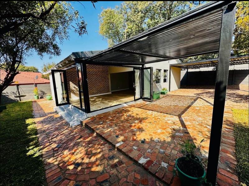 To Let 3 Bedroom Property for Rent in Bryanston Gauteng