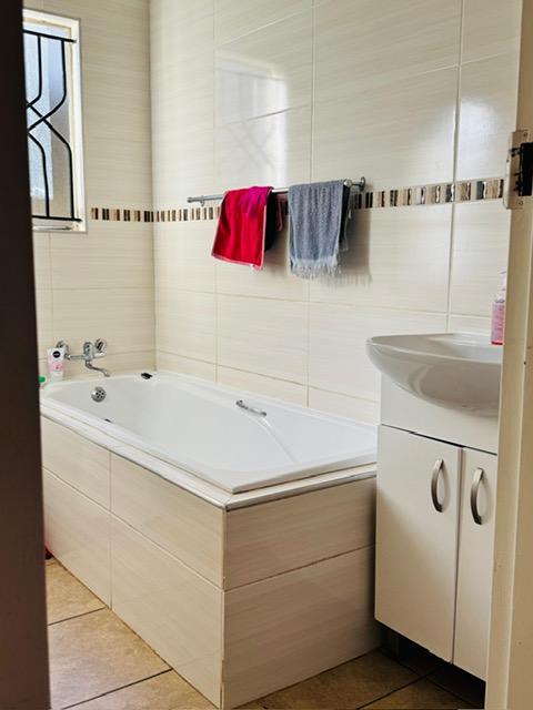 3 Bedroom Property for Sale in Windmill Park Gauteng
