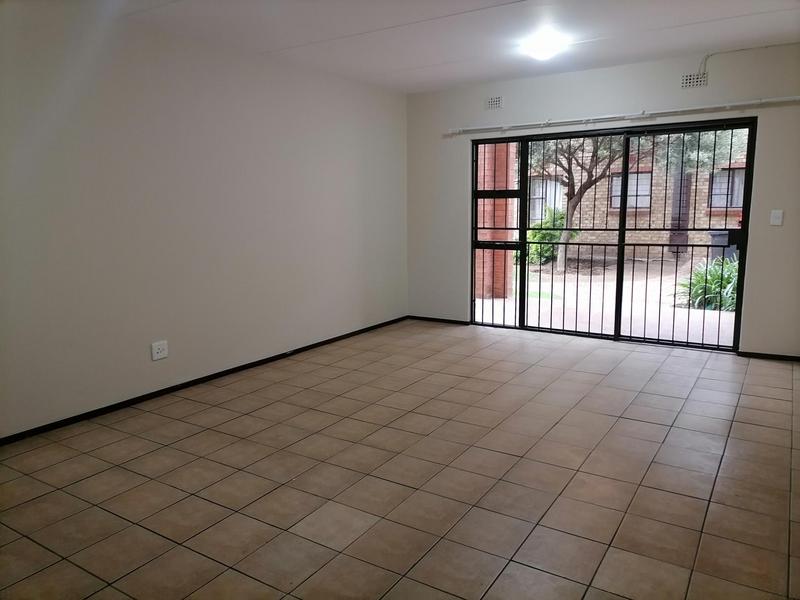 To Let 2 Bedroom Property for Rent in Sonneveld Gauteng
