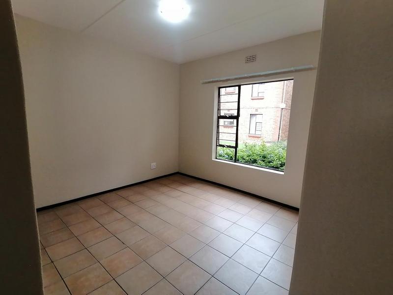 To Let 2 Bedroom Property for Rent in Sonneveld Gauteng