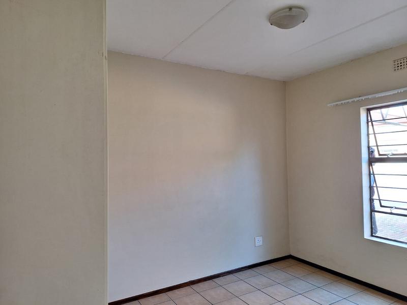 To Let 2 Bedroom Property for Rent in Sonneveld Gauteng