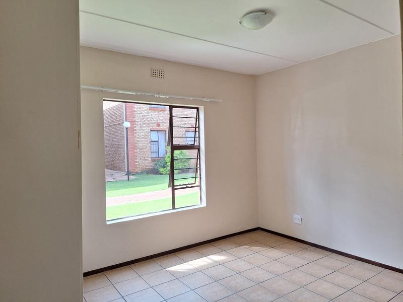To Let 2 Bedroom Property for Rent in Sonneveld Gauteng