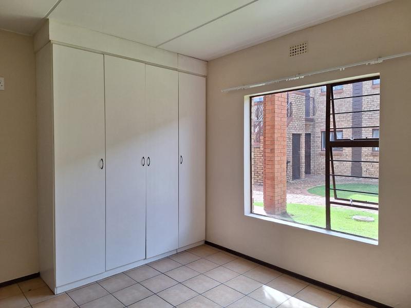 To Let 2 Bedroom Property for Rent in Sonneveld Gauteng