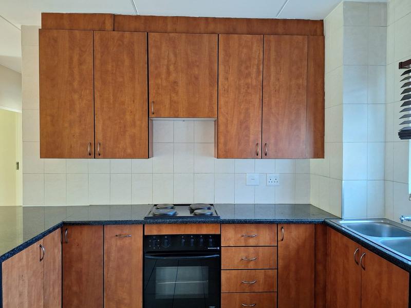 To Let 2 Bedroom Property for Rent in Sonneveld Gauteng