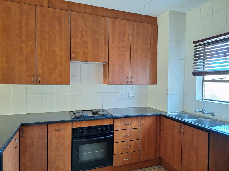 To Let 2 Bedroom Property for Rent in Sonneveld Gauteng