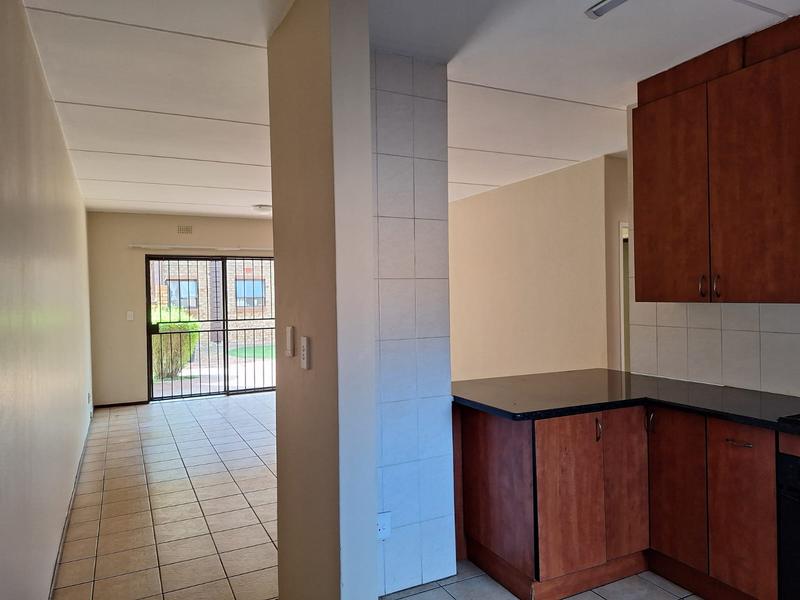 To Let 2 Bedroom Property for Rent in Sonneveld Gauteng