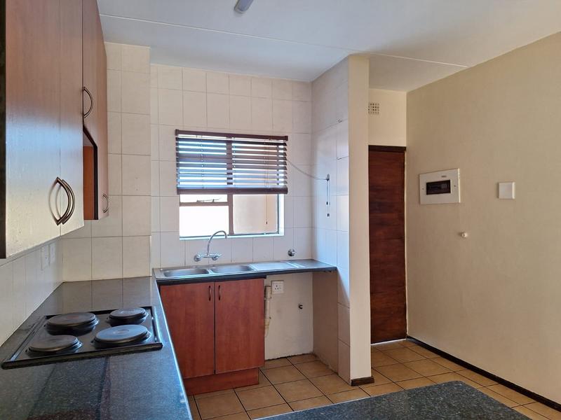 To Let 2 Bedroom Property for Rent in Sonneveld Gauteng